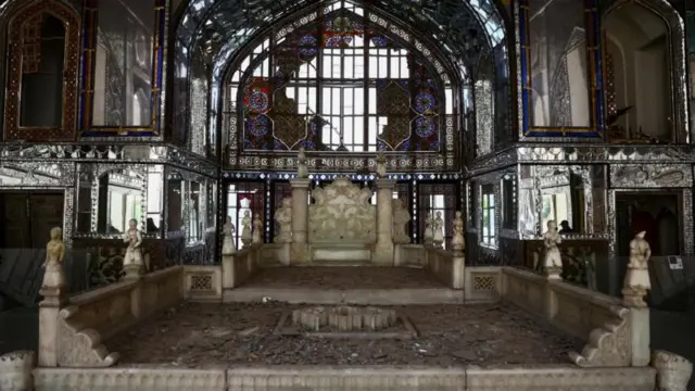 গোলেস্তান প্রাসাদের ভেতরে ক্ষয়ক্ষতি