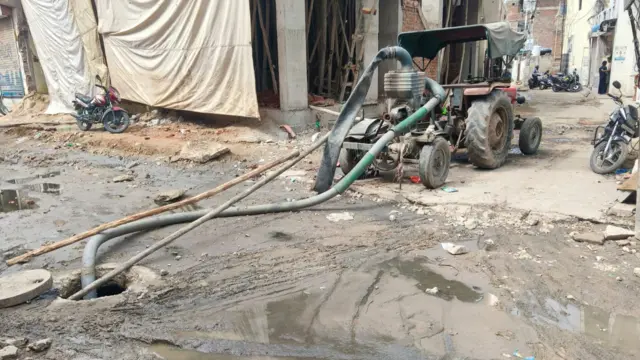 जयपुर में क्षतिग्रस्त सीवर लाइन