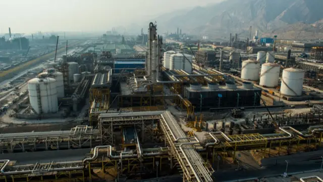 ईरान के 'पार्स स्पेशल इकोनॉमिक एनर्जी ज़ोन' में पेट्रोकेमिकल का उत्पादन (सांकेतिक तस्वीर)