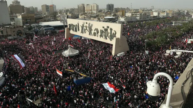 تجمع هزاران عراقی در حمایت از ایران به دعوت مقتدی صدر، میدان تحریر، بغداد