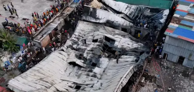 ঢাকার কেরাণীগঞ্জে টিনশেড কারখানাটিতে আগুন লাগে