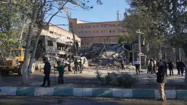 عکسی که رسانه‌های ایران امروز از دانشگاه شریف پس از حمله منتشر کرده‌اند