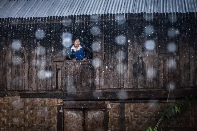 ရှမ်းပြည်နယ်၊ ပင်လောင်းမြို့နယ်က မိုးရွာတဲ့ရက်မှာ ရိုက်ကူးထားတဲ့ ပုံဟောင်း