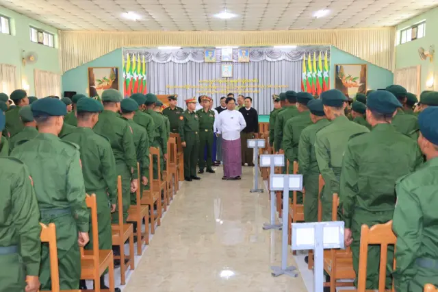 ဧပြီ ၃ ရက်က လွိုင်ကော် ဒေသကွပ်ကွဲမှုစစ်ဌာနချုပ်မှာ ပြုလုပ်ခဲ့တဲ့ စစ်မှုထမ်းအမှတ်စဥ်(၁)ဆင်းတပ်သားတွေရဲ့ သတ်မှတ်ကာလတာဝန်ထမ်းဆောင်ပြီးမြောက်တဲ့ ဂုဏ်ပြုပွဲ