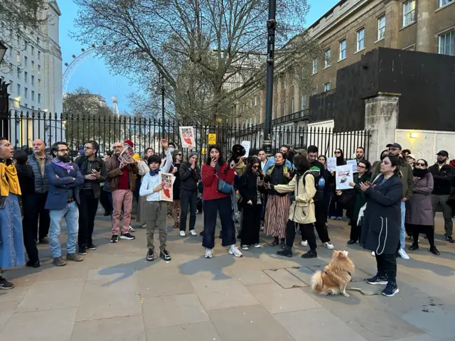 تجمع مقابل دفتر نخست‌‎‌وزیر بریتانیا در لندن