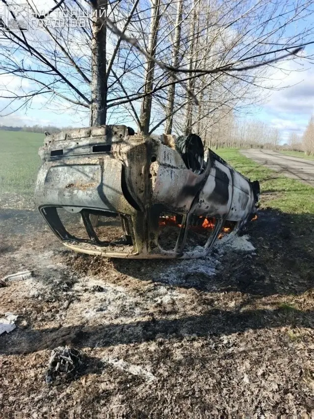 Губернатор опубликовал фото попавшего под удар дрона автомобиля