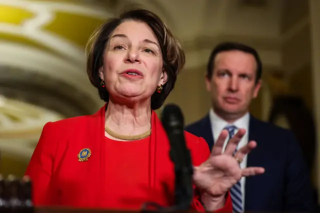 سناتور امی کلوباچار و سناتور کریس مورفی