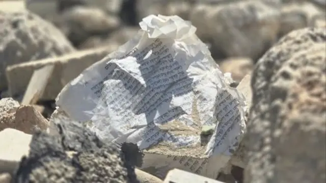 کتب مذهبی آسیب دیده زیر آوار