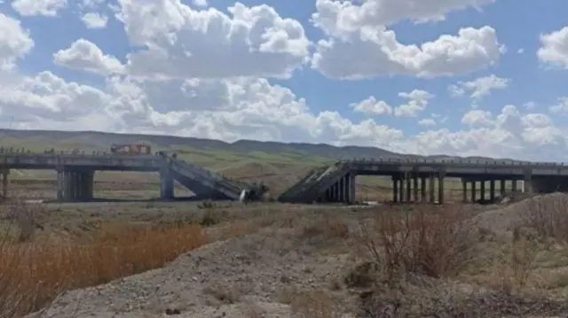 मंगलवार के हमले के बाद हश्तरूद-तब्रीज़ पुल की स्थिति