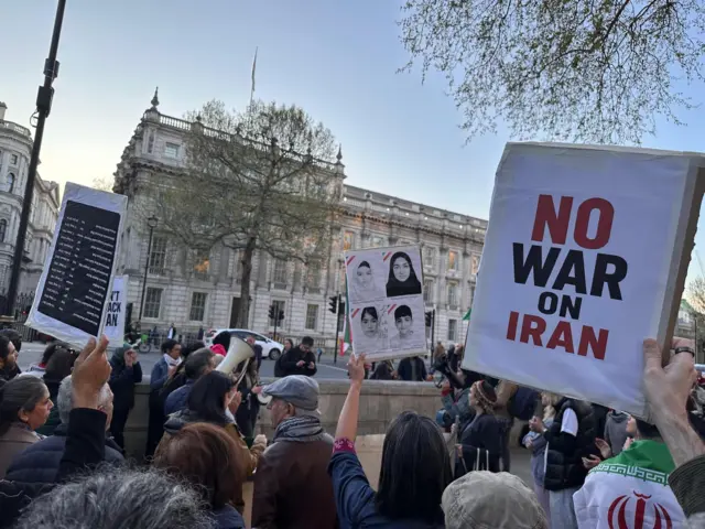 تجمع مقابل دفتر نخست‌‎‌وزیر بریتانیا در لندن