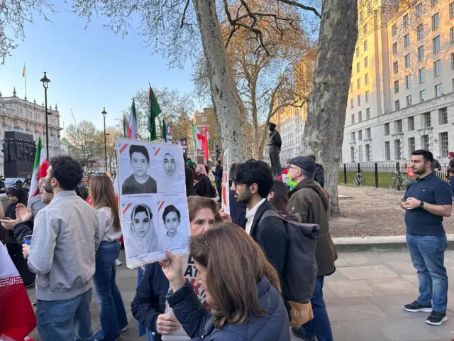 تجمع مقابل دفتر نخست‌‎‌وزیر بریتانیا در لندن