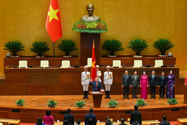 Tổng Bí thư Đảng Cộng sản Việt Nam Tô Lâm tuyên thệ nhậm chức Chủ tịch nước Việt Nam trong phiên họp Quốc hội tại Hà Nội ngày 7/4/2026