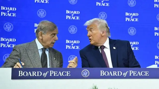 Sharif e Trump foram vistos conversando durante uma reunião do "Conselho da Paz" em Davos, em janeiro.