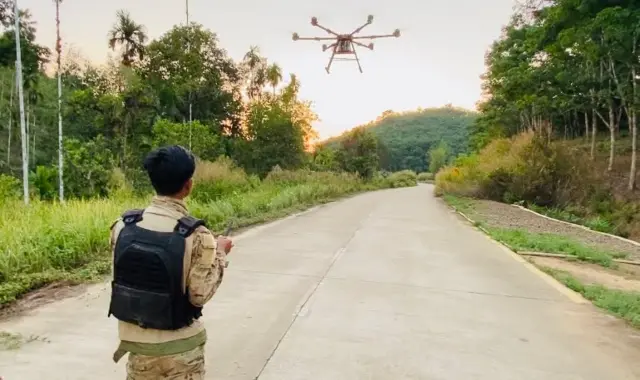 စစ်ကြောင်းနဲ့ တပ်စွဲထားတဲ့နေရာတွေကို ဒရုန်းနဲ့ဗုံးကြဲခဲ့တဲ့ SSTF တပ်ဖွဲ့ဝင်