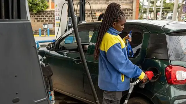 Umucuruzi w'ibitoro ku ipompe