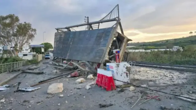 क्षतिग्रस्त पुल