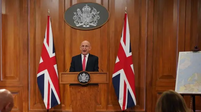 যুক্তরাজ্যের প্রতিরক্ষামন্ত্রী জন হেইলি