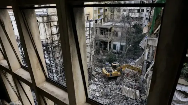 منظهر علوي يظهر حجم الدمار في أحد المواقع