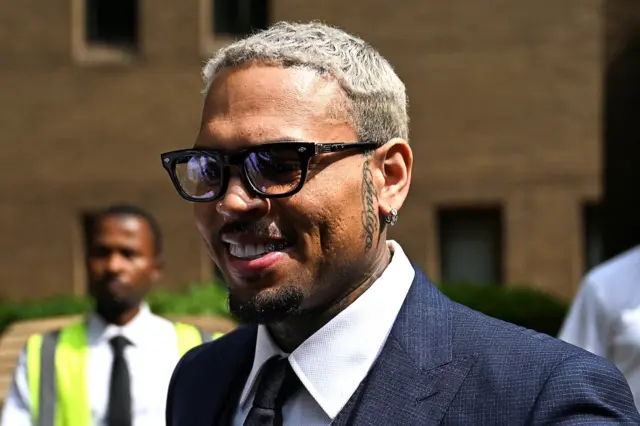 Chris Brown hanze y'urukiko i Londres muri Kamena(6) umwaka ushize