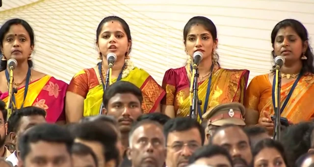 விழாவில் 'வந்தே மாதரம்' பாடல்