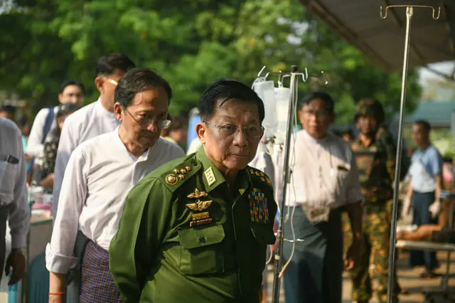 မတ်လ ၂၈ ရက်နေ့ မှာ ငလျင်လှုပ်ခတ်မှုအပြီး နေပြည်တော်ကို သွားရောက်ကြည့်ရှုခဲ့တဲ့ အရင်စစ်ခေါင်းဆောင်ဟောင်း ဦးမင်းအောင်လှိုင်