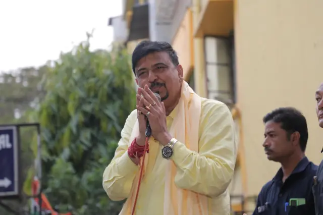 আটক হয়েছেন পশ্চিমবঙ্গের তৃণমূল কংগ্রেসের সাবেক দমকল মন্ত্রী ও বিধাননগর বিধানসভার সাবেক বিধায়ক সুজিত বসু