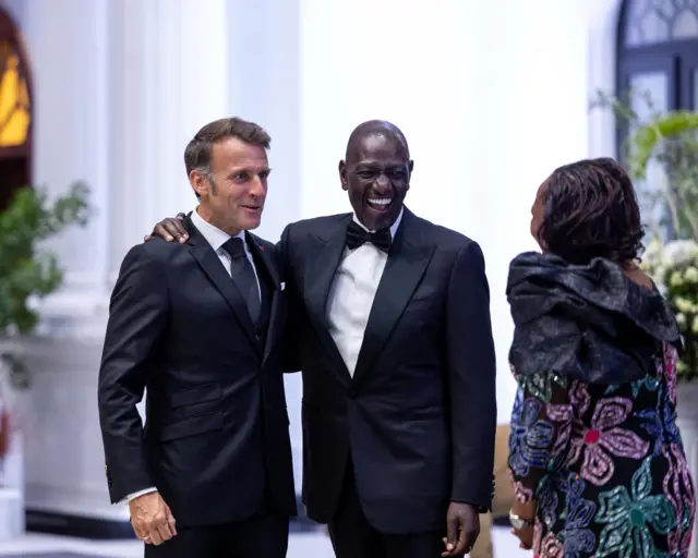 Perezida Macron na William Ruto bariko baratwenga n'umutambukanyi wa Ruto, Rachel