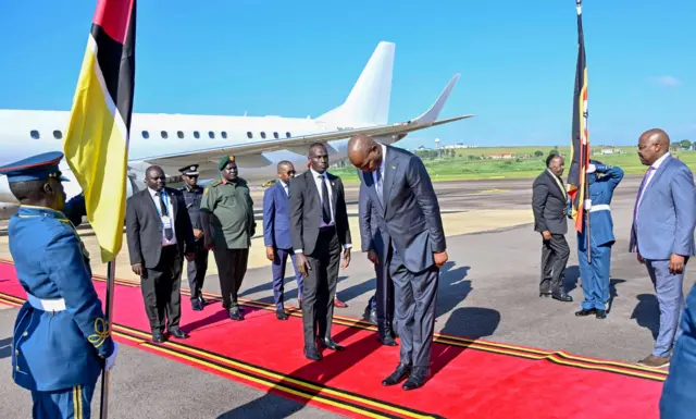 Daniel Chapo wa Mozambique wari i Nairobi mu ijoro mu gitondo yagiye i Kampala