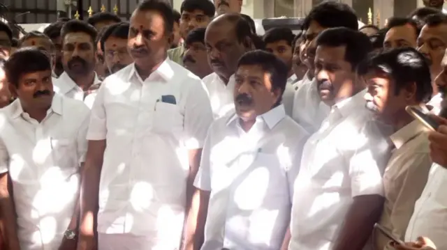 அதிமுக நிர்வாகிகள்