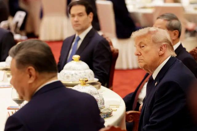 الرئيس الأمريكي دونالد ترامب يحضر مأدبة دولة استضافها الرئيس الصيني شي جين بينغ في قاعة الشعب الكبرى ببكين، بعد يوم من المحادثات بين الجانبين.