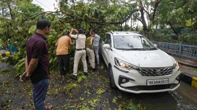 उत्तर प्रदेश तूफ़ान