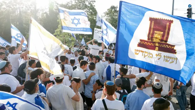 تجمع آلاف الإسرائيليين اليوم في أنحاء القدس بمناسبة "مسيرة الأعلام"