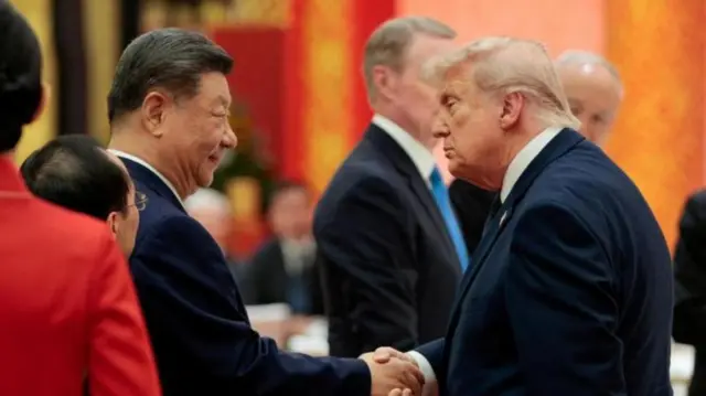 Shii Jinping fi Doonaald Tiraamp yeroo wal dubbisan