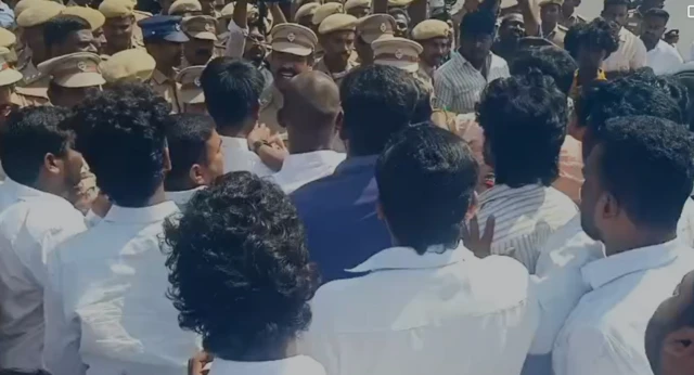 அதிமுக