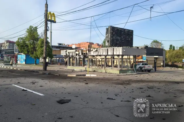 Власти опубликовали фото последствий удара по Харькову, нанесенному рано утром