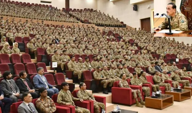 فیلڈ مارشل کا کمانڈ اینڈ سٹاف کالج کوئٹہ کا دورہ