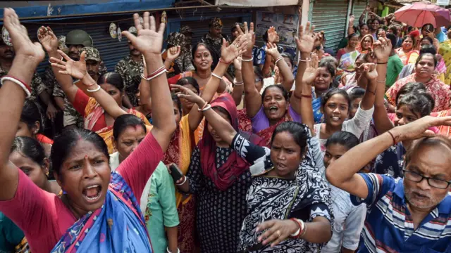 पश्चिम बंगाल में दोबारा मतदान के दौरान विरोध प्रदर्शन