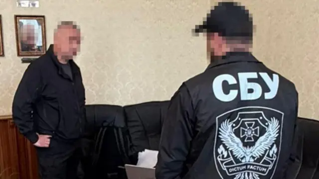 По данным следствия, в обмен на ежемесячную «абонплату» руководители полиции должны были не фиксировать правонарушения и заранее предупреждать о возможных проверках