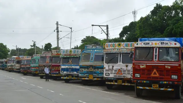 दिल्ली-एनसीआर में ट्रक और टैक्सी यूनियन की हड़ताल