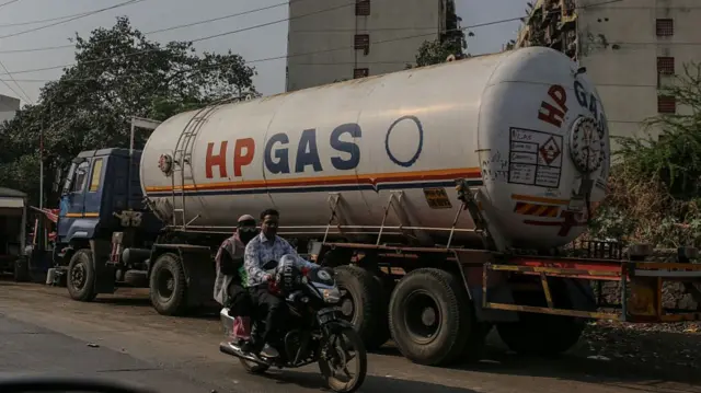 ईंधन सप्लाई