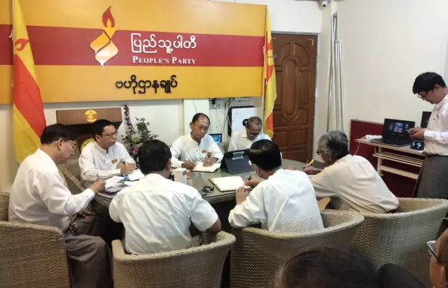 ဦးကိုကိုကြီး ဦးဆောင်တဲ့ ပြည်သူ့ပါတီက လွှတ်တော်ကိုယ်စားလှယ်လောင်းတစ်ယောက် စစ်မှုထမ်းဖို့ ဆွဲခေါ်ခံရတာဖြစ်ပါတယ်။