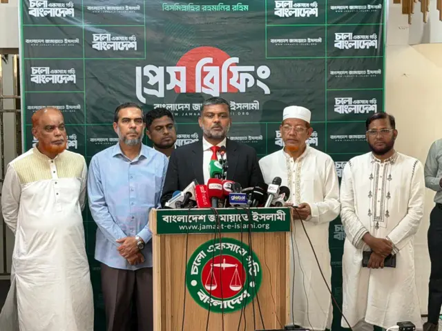দলীয় কার্যালয়ে সংবাদ সম্মেলন করে বাংলাদেশ জামায়াতে ইসলামী