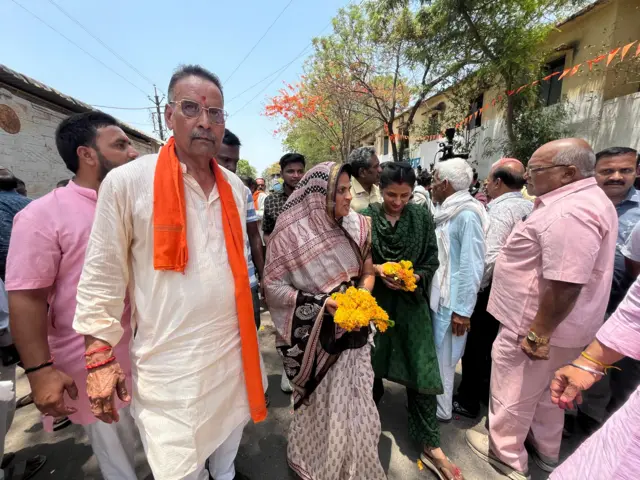 भोजशाला में दर्शन के लिए पहुंचे लोग