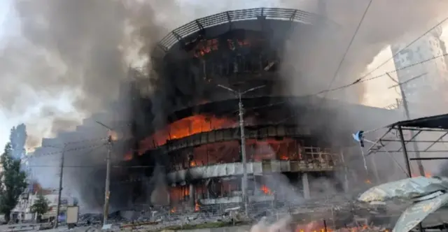 Киев, разрушение торгового центра возле метро «Лукьяновка»