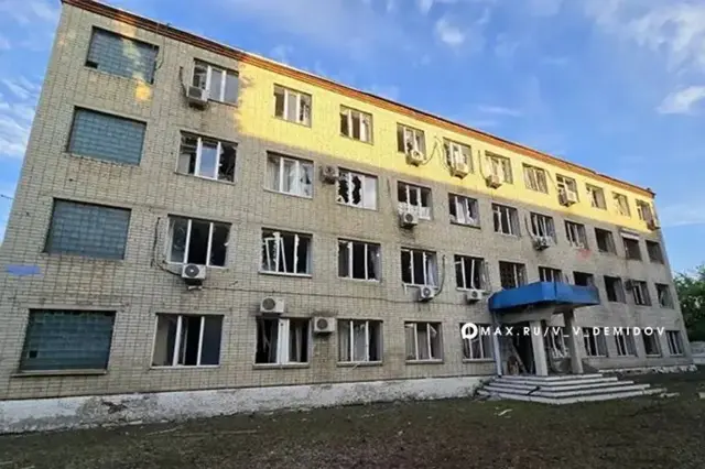 Мэр Белгорода Валентин Демидов опубликовал фото поврежденного при атаке административного здания