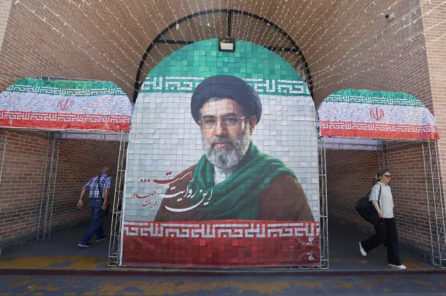 Bango la picha ya Mojtaba Khamenei