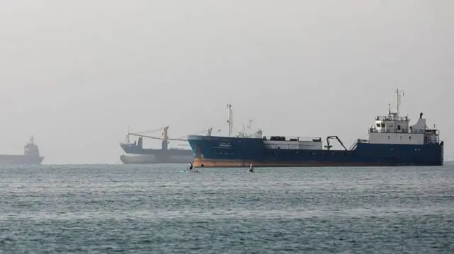Amato ari mu muhora wa Hormuz, umuntu ayabona ahagaze ku nkengera za Iran