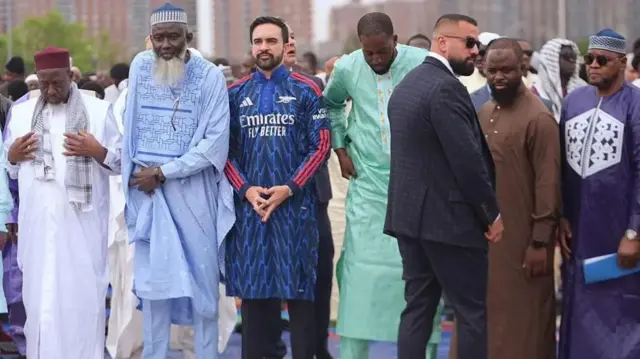 Mamdani mu masengesho n'abandi