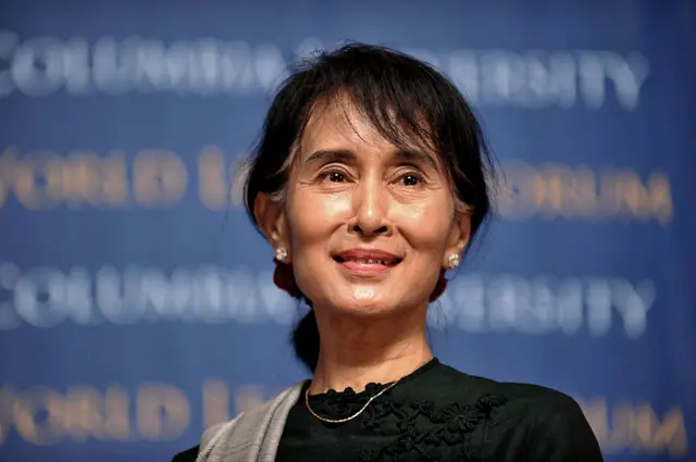 ‌ဒေါ် အောင်ဆန်းစုကြည် (ပုံဟောင်း)