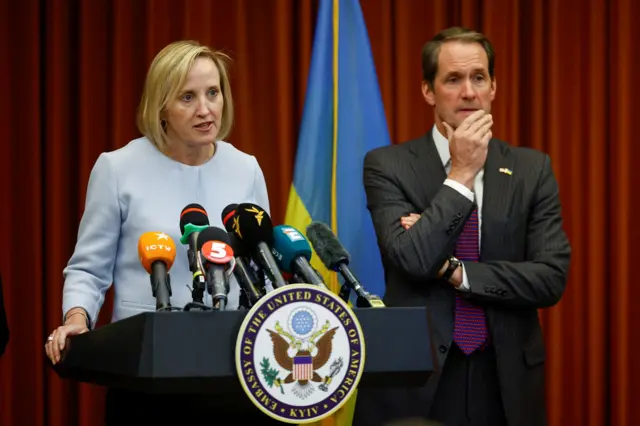 Временная поверенная в делах США в Украине Джули Дэвис и конгрессмен Джим Хаймс